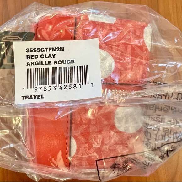 $298 Michael Kors Jet Set Polka Dot Signature Logo Travel
Kit, Red Clay - Picture 6 of 6